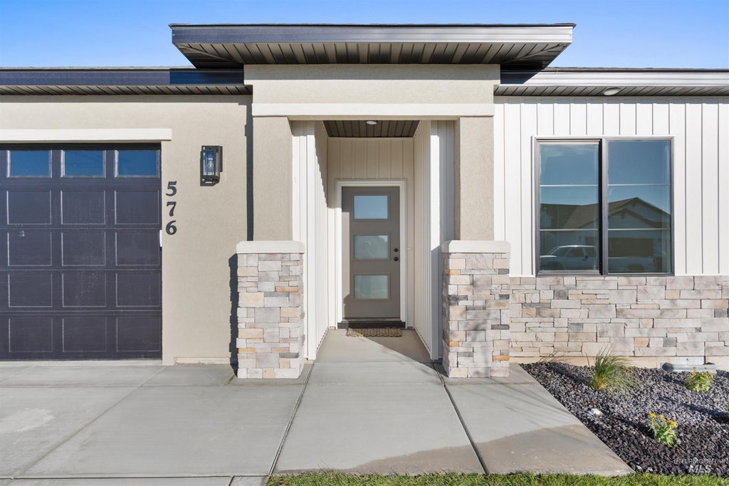 Photo of 576 Sunspot Drive, Twin Falls, ID 83301 (MLS # 99003402)