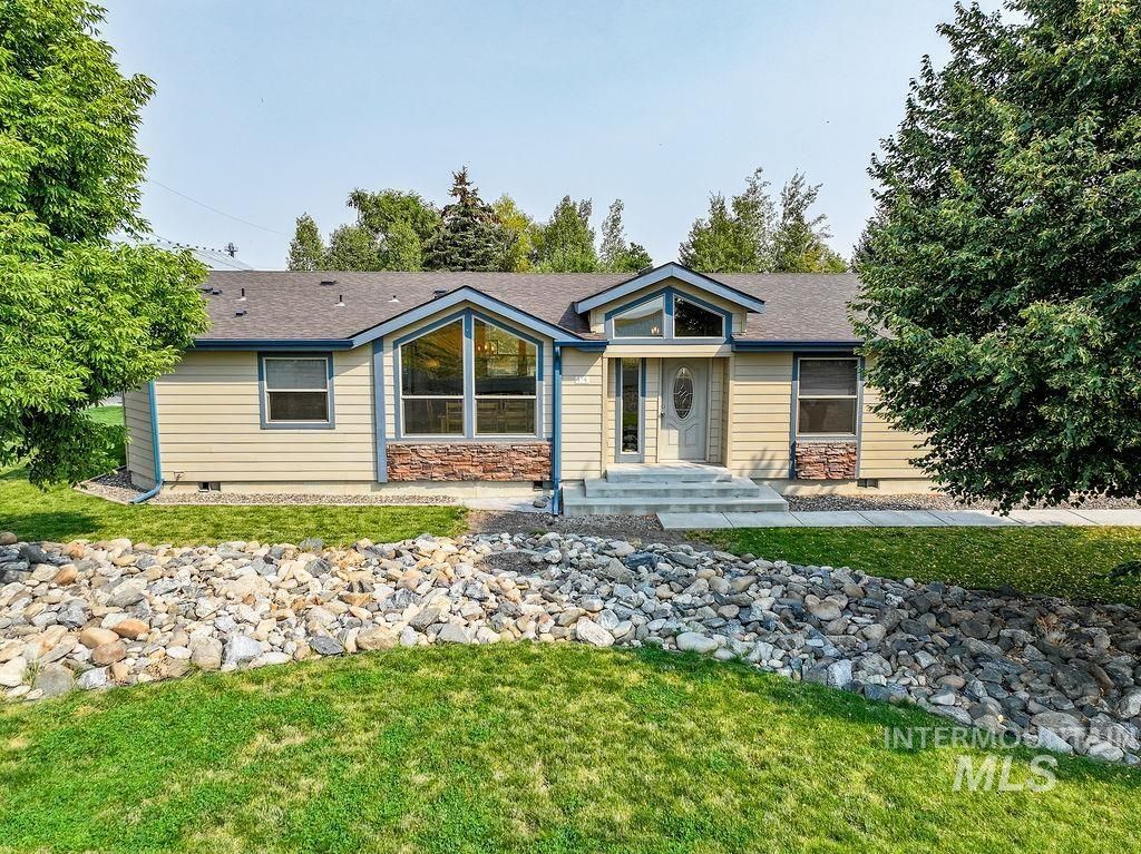 Photo of 414 S Garfield St, Genesee, ID 83832 (MLS # 98960964)