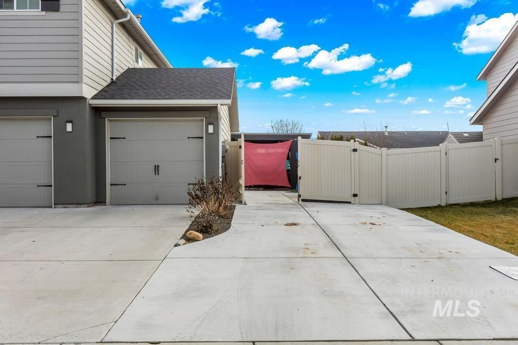 Photo of 8433 E Rathdrum Dr, Nampa, ID 83687 (MLS # 98975141)