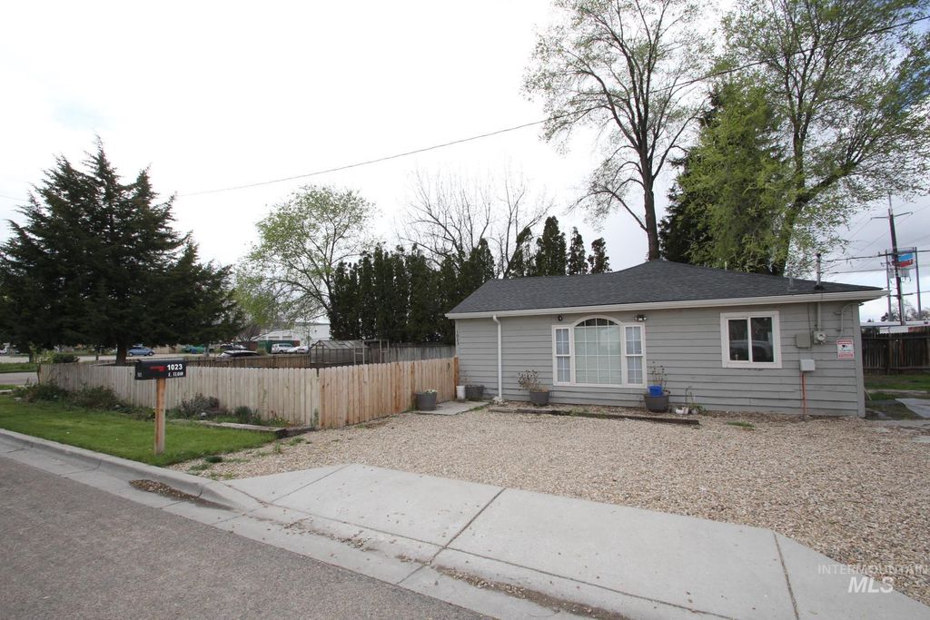 Photo of 1023 E Elgin St, Caldwell, ID 83605 (MLS # 98981113)