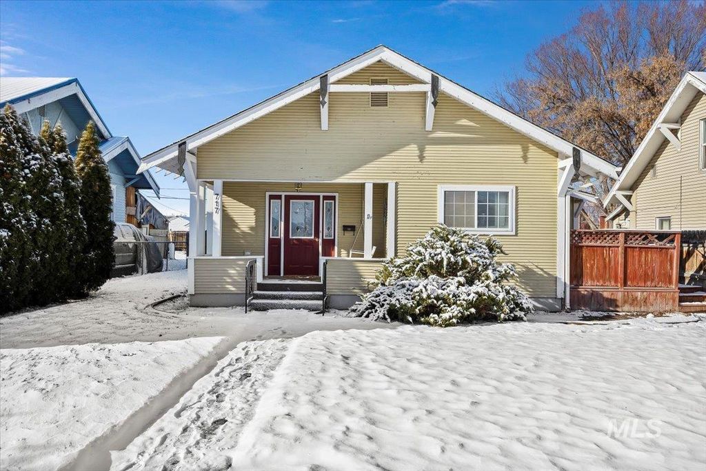 Photo of 717 E St, Rupert, ID 83350 (MLS # 98971282)