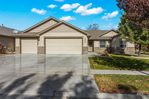 Photo of 1402 Cactus St, Nampa, ID 83686 (MLS # 98966276)