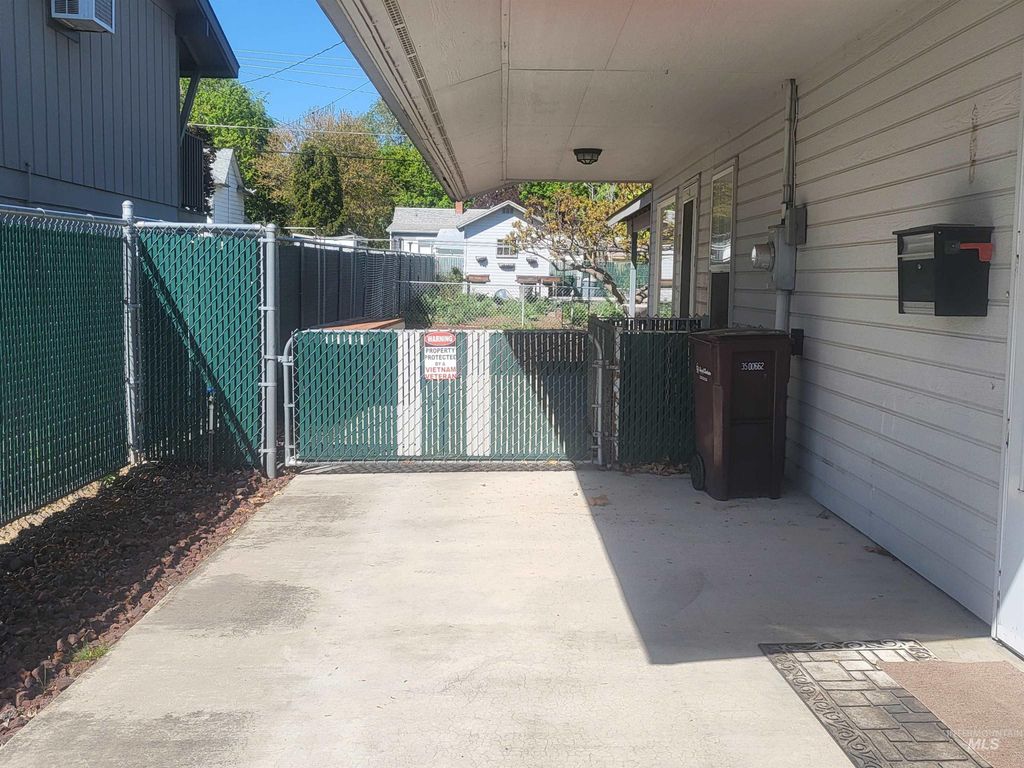 Photo of 1224 9th St, Clarkston, WA 99403 (MLS # 98983911)
