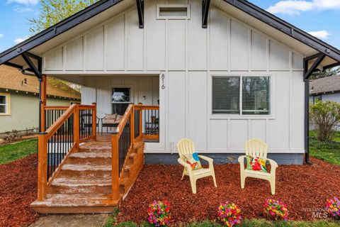 Photo of 816 S 8th Ave, Nampa, ID 83651 (MLS # 98981639)