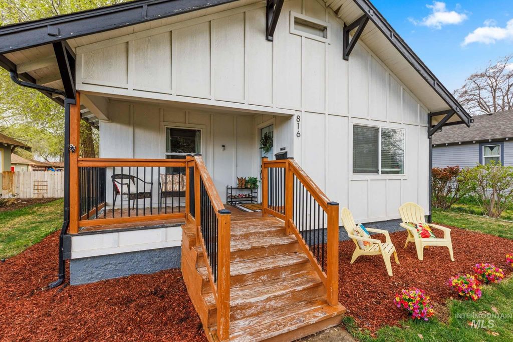 Photo of 816 S 8th Ave, Nampa, ID 83651 (MLS # 98981639)