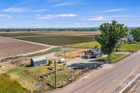 Photo of 3432 Pioneer Rd, Homedale, ID 83628 (MLS # 98985604)