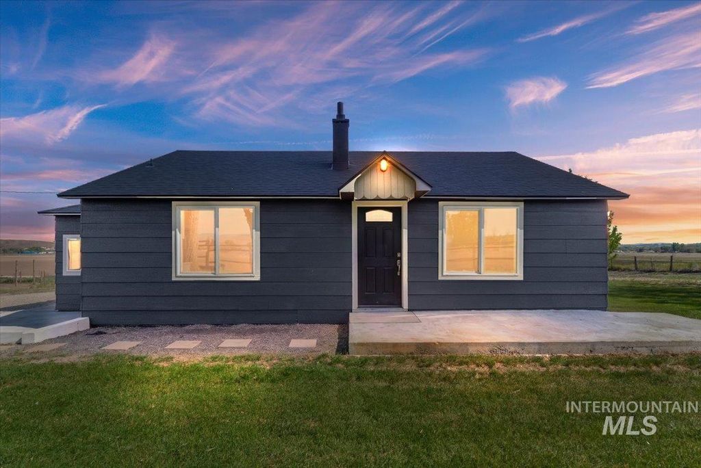 Photo of 3432 W Pioneer Rd, Homedale, ID 83628 (MLS # 98985604)