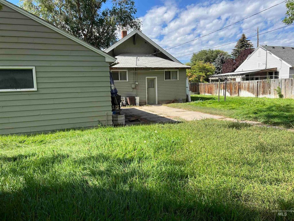 Photo of 284 Fillmore St, Twin Falls, ID 83301 (MLS # 98963726)