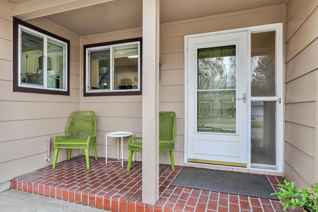 Photo of 8907 W Stynbrook Dr, Boise, ID 83704 (MLS # 98969497)