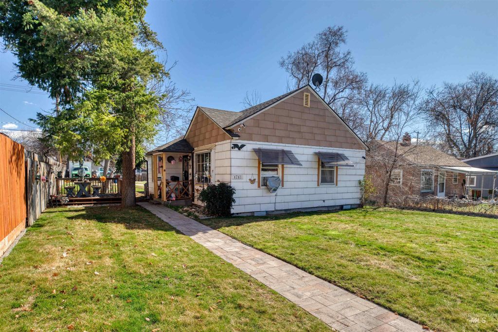 Photo of 1710 S Robert St, Boise, ID 83705 (MLS # 98977417)