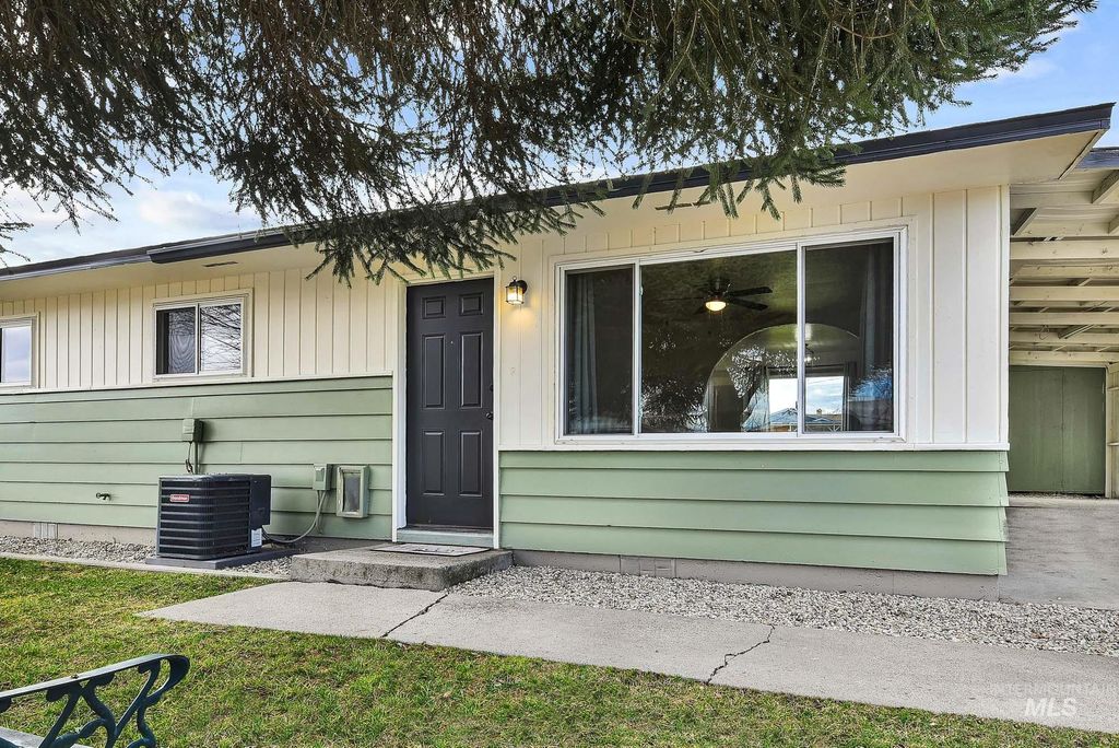 Photo of 517 S Minnesota, Fruitland, ID 83619 (MLS # 98976247)