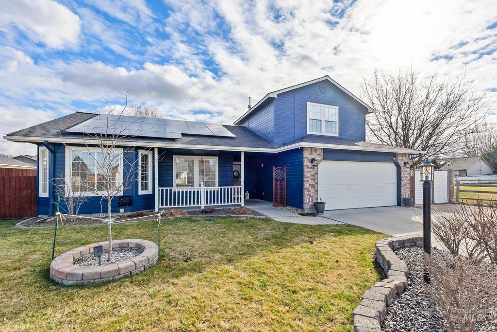 Photo of 528 N Elizabeth Ave, Star, ID 83669 (MLS # 98975632)