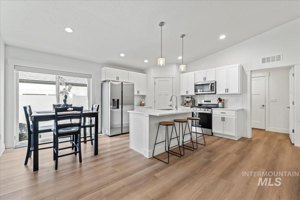 Photo of 1419 W Lark Ct, Nampa, ID 83651 (MLS # 98974363)