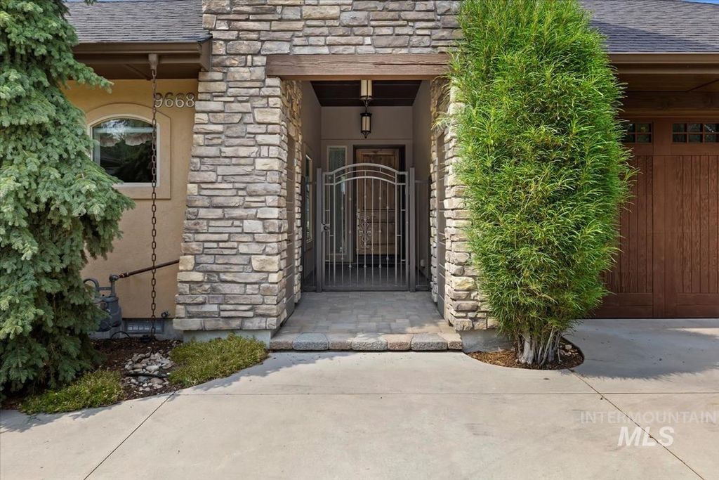 Photo of 9668 W Tributary Ln, Boise, ID 83714 (MLS # 98982799)