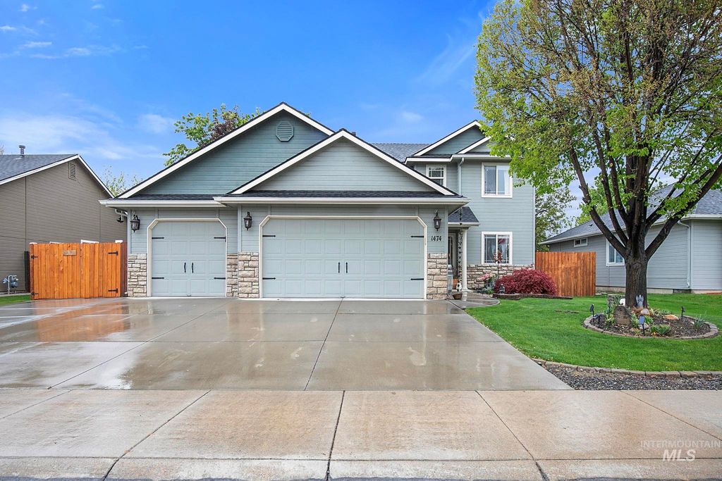 Photo of 1474 W Brown Trout Dr, Meridian, ID 83687 (MLS # 98983304)