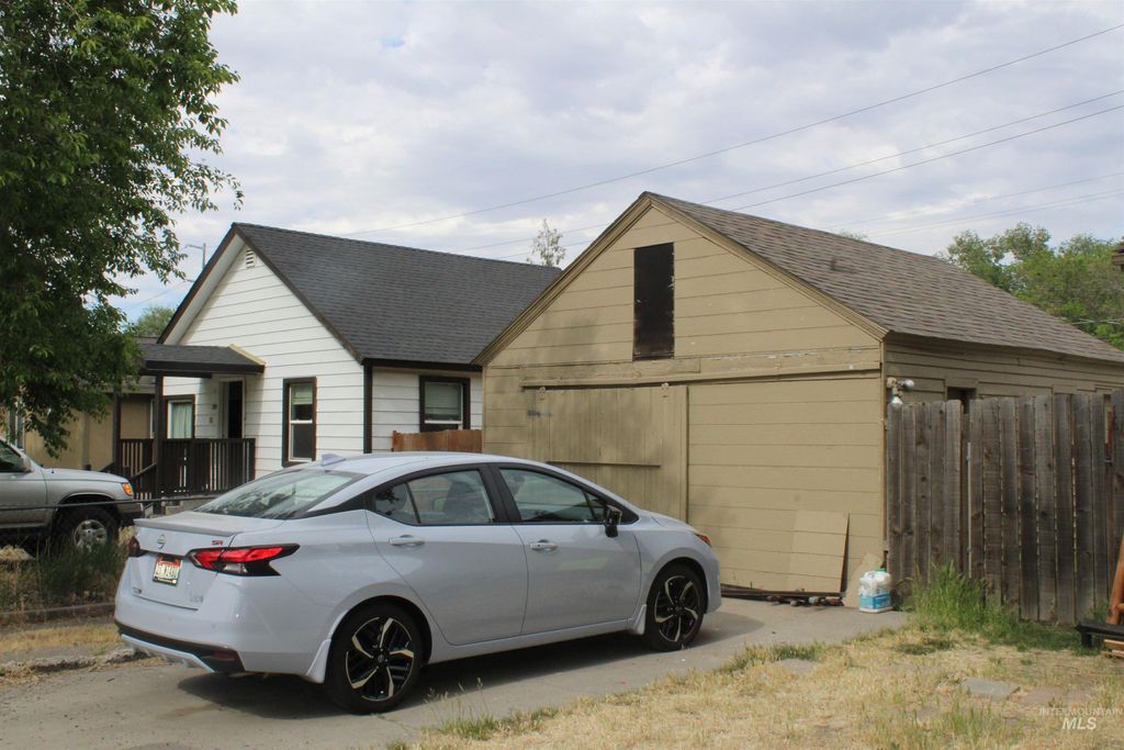 Photo of 376 Van Buren St, Twin Falls, ID 83301 (MLS # 98987645)