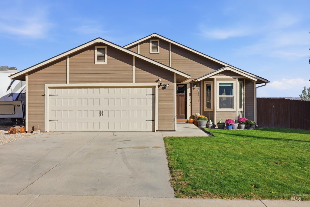 Photo of 21270 Whittier Dr, Greenleaf, ID 83626 (MLS # 99004142)
