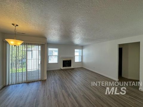 Photo of 9086 W Sigmont Ln Apt 202 Ln, Boise, ID 83709 (MLS # 98963970)