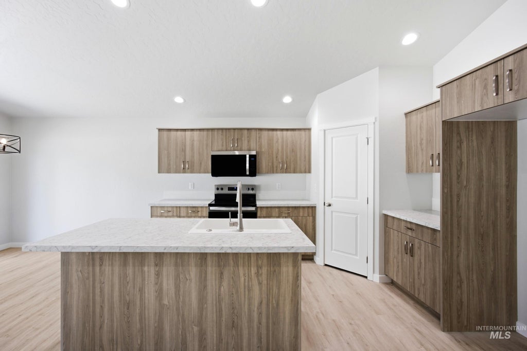 Photo of 13298 Bank St, Caldwell, ID 83607 (MLS # 99002858)