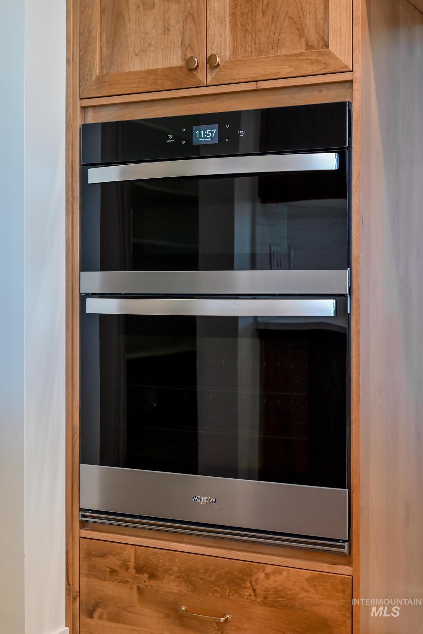 Detailed view of double oven