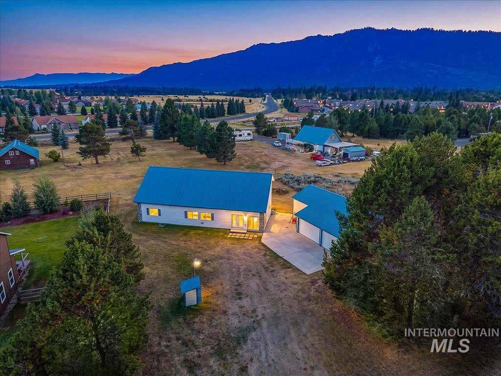 Photo of 13159 Cameron Dr, Donnelly, ID 83615 (MLS # 98998314)