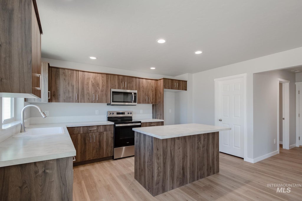 Photo of 3552 E Jamestown Dr, Nampa, ID 83686 (MLS # 98991884)