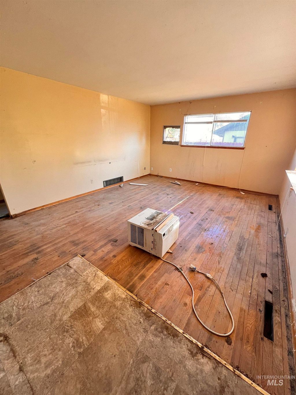 Photo of 1065 Gridley Dr, Mountain Home, ID 83647 (MLS # 98965978)