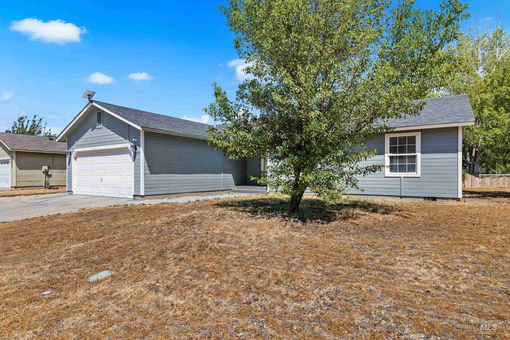 Photo of 1230 Del Mar St, Mountain Home, ID 83647 (MLS # 98992429)