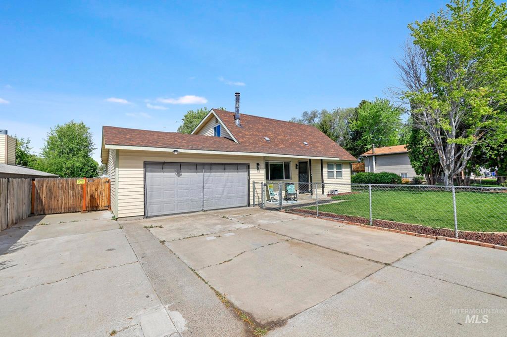 Photo of 2535 N 3rd E, Mountain Home, ID 83647 (MLS # 98985067)