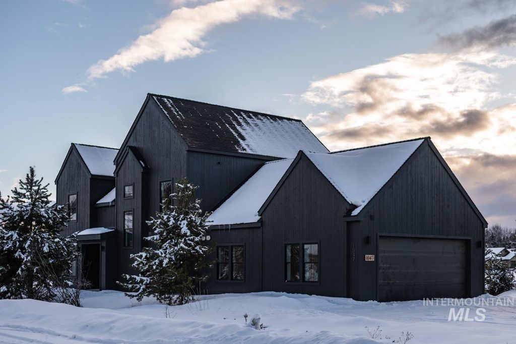 Photo of 1047 Kaitlyn Loop, McCall, ID 83638 (MLS # 98948508)