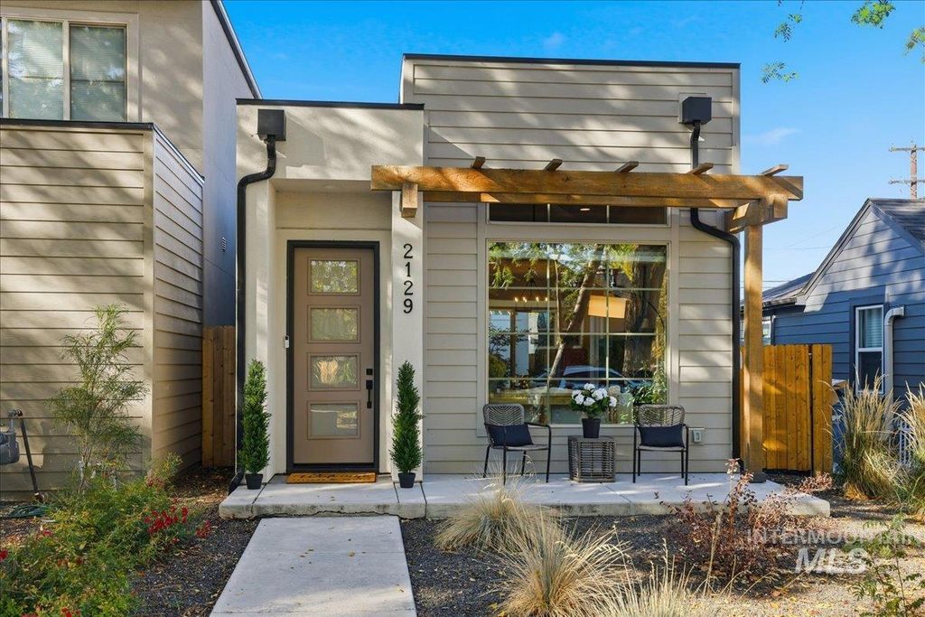 Photo of 2129 N 34th St, Boise, ID 83703 (MLS # 98972997)