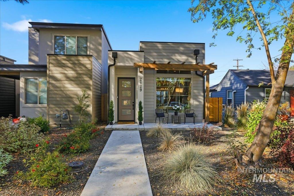 Photo of 2129 N 34th St, Boise, ID 83703 (MLS # 98972997)