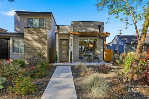 Photo of 2129 N 34th St, Boise, ID 83703 (MLS # 98972997)