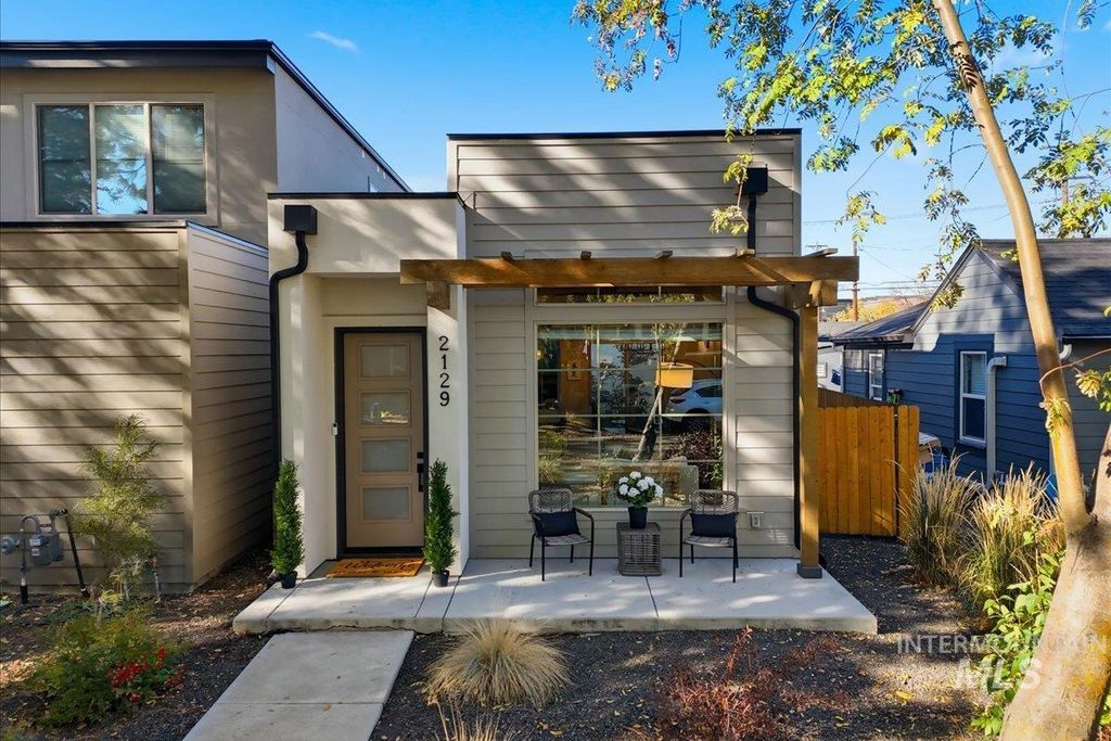 Photo of 2129 N 34th St, Boise, ID 83703 (MLS # 98972997)