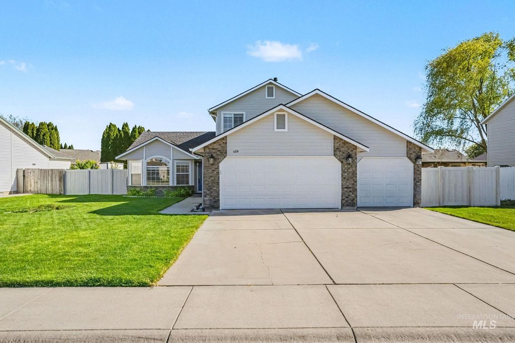 Photo of 409 S Valley Dr, Nampa, ID 83686 (MLS # 98983592)