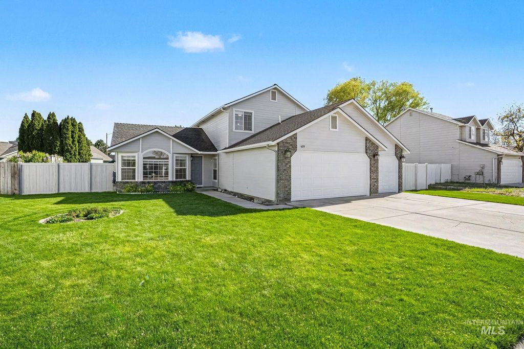 Photo of 409 S Valley Dr, Nampa, ID 83686 (MLS # 98983592)