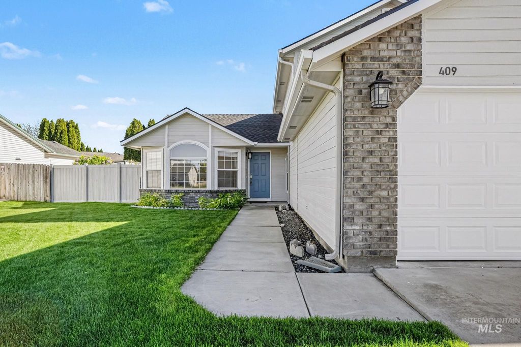 Photo of 409 S Valley Dr, Nampa, ID 83686 (MLS # 98983592)
