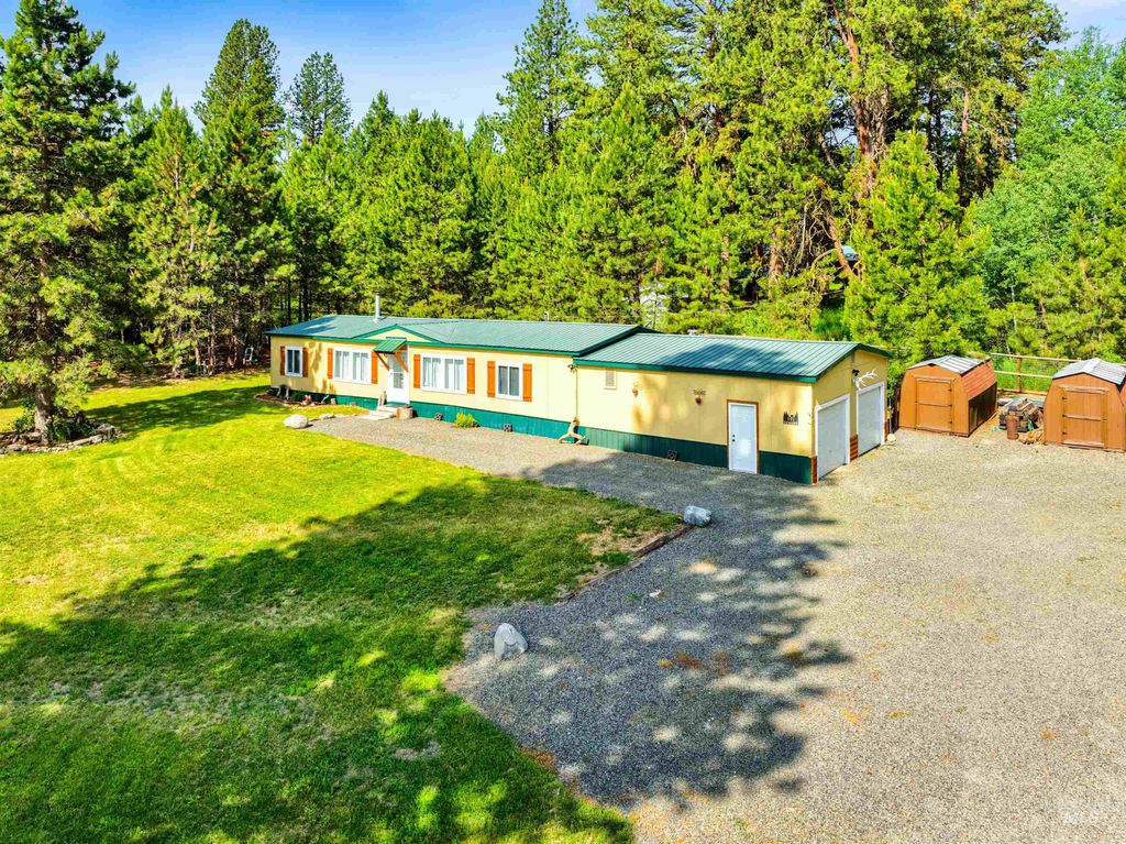 Photo of 191 Bear Wallow RD, Cascade, ID 83611 (MLS # 98994097)