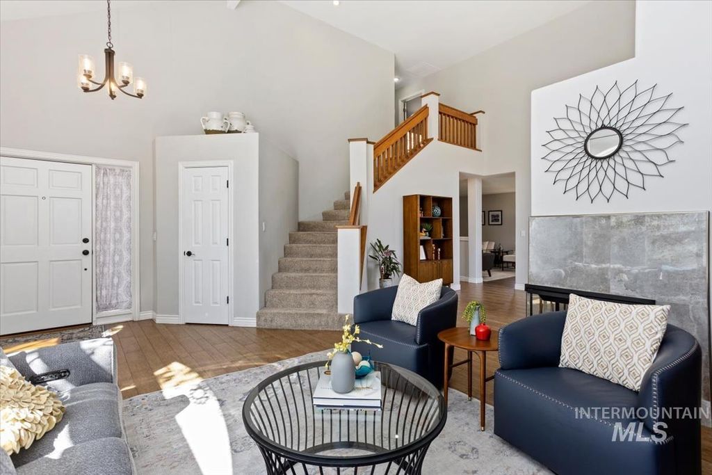 Photo of 303 E Iowa Dr, Boise, ID 83704 (MLS # 98979707)