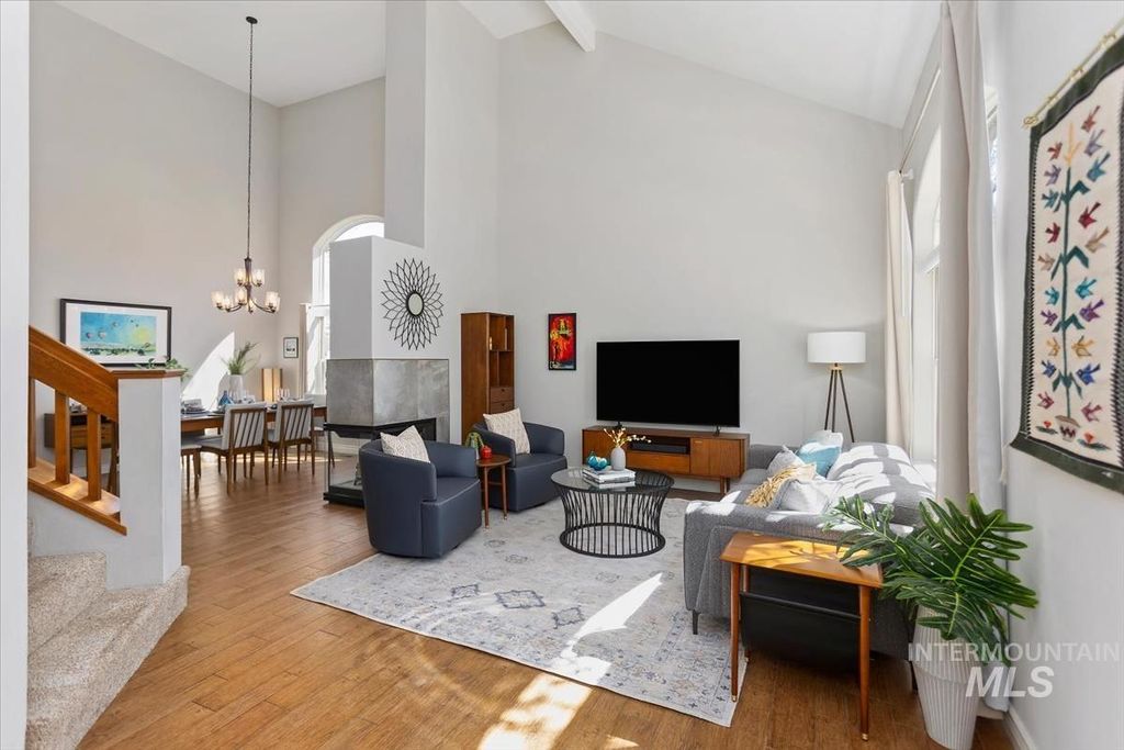 Photo of 303 E Iowa Dr, Boise, ID 83704 (MLS # 98979707)