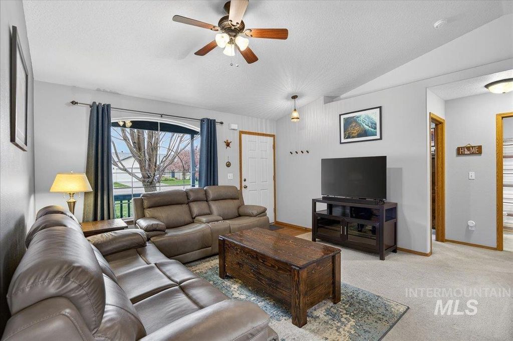 Photo of 820 Valley St, Middleton, ID 83644 (MLS # 98980938)