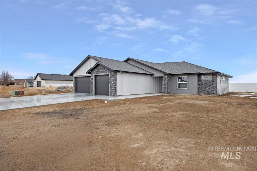 Photo of 1304 20th Ave E, Jerome, ID 83338 (MLS # 98961198)