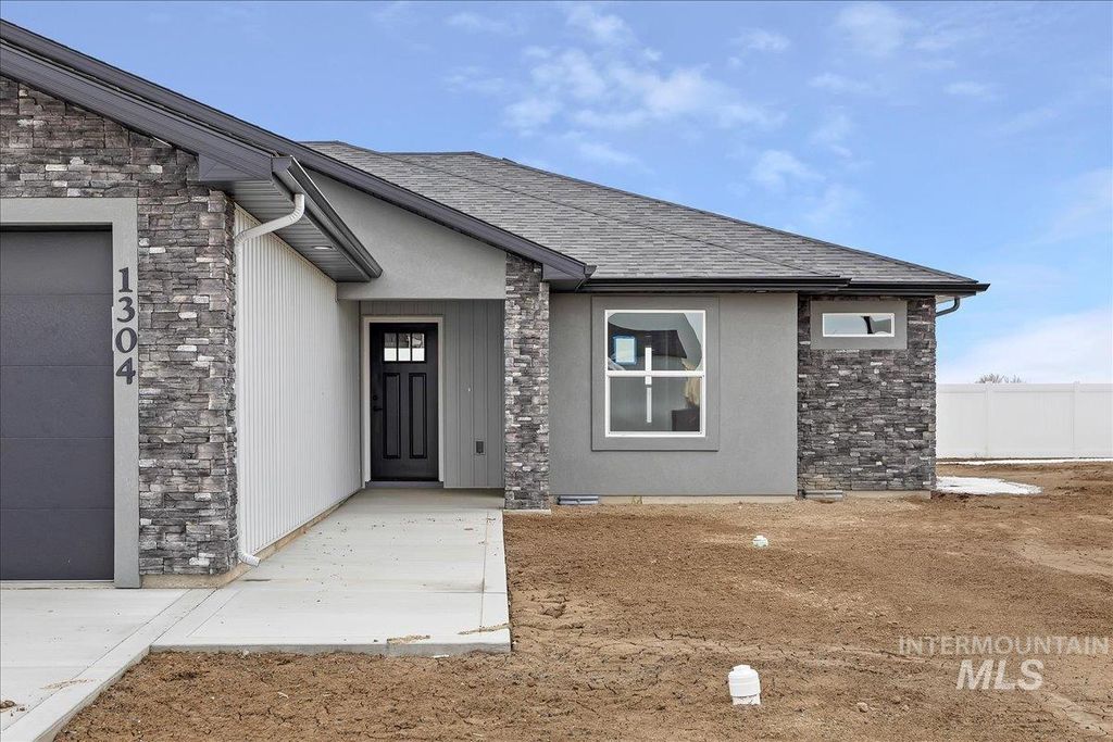 Photo of 1304 20th Ave E, Jerome, ID 83338 (MLS # 98961198)