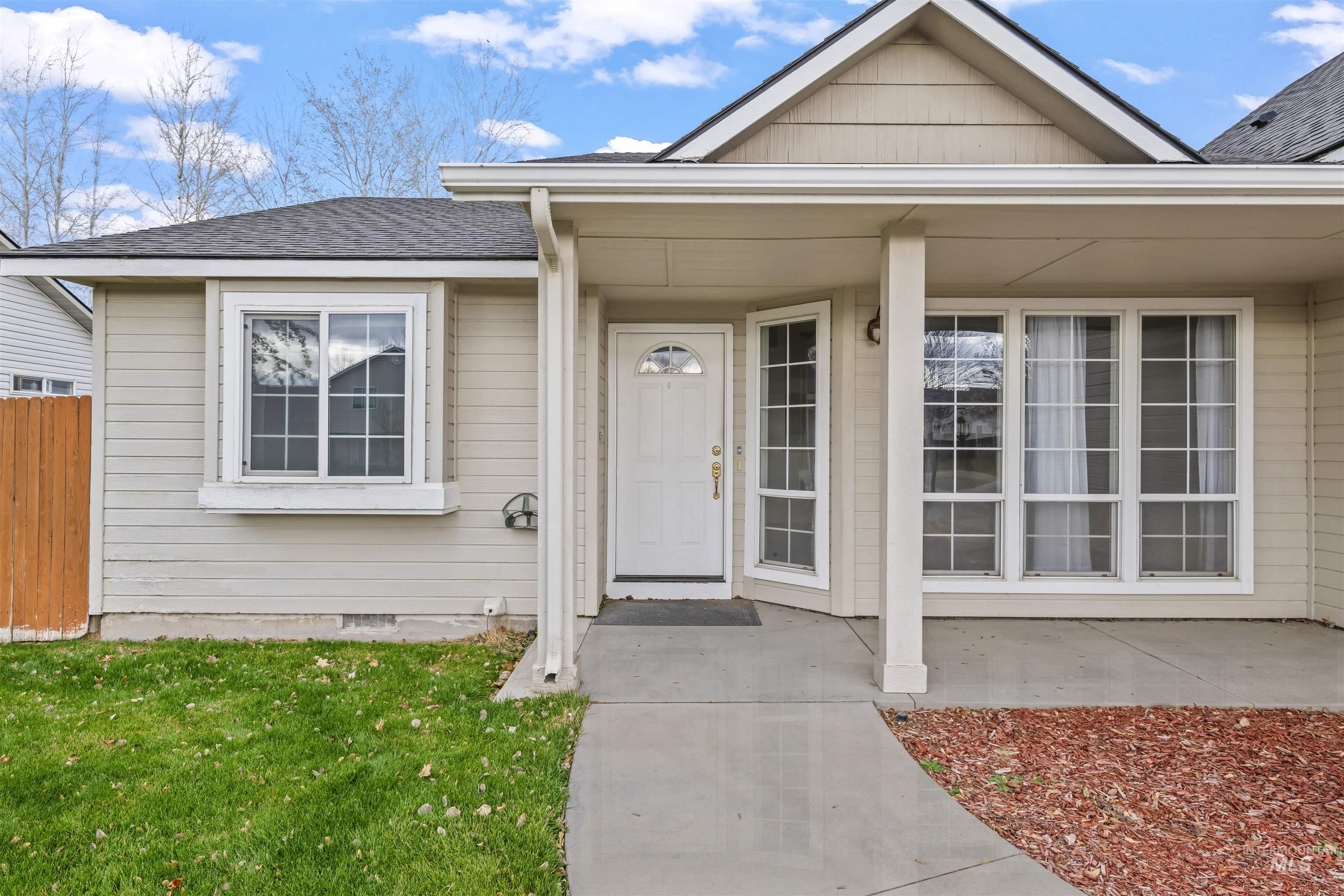 658 E Huckleberry Ct