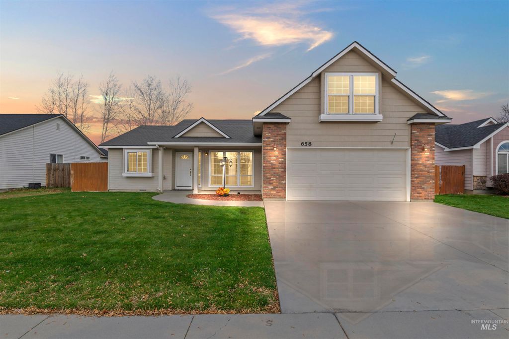 Photo of 658 E Huckleberry Ct, Kuna, ID 83634 (MLS # 98970208)