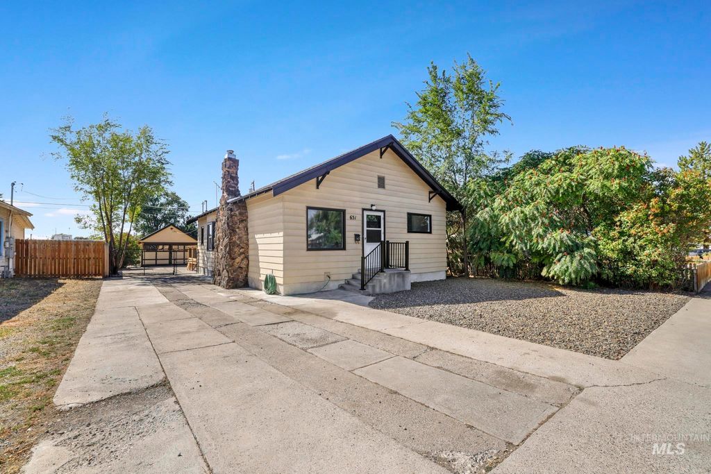 Photo of 631 3rd Ave W Ave, Twin Falls, ID 83301 (MLS # 98963017)