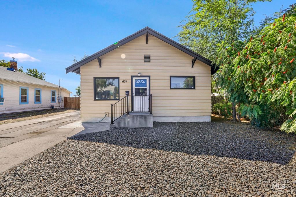 Photo of 631 3rd Ave W Ave, Twin Falls, ID 83301 (MLS # 98963017)