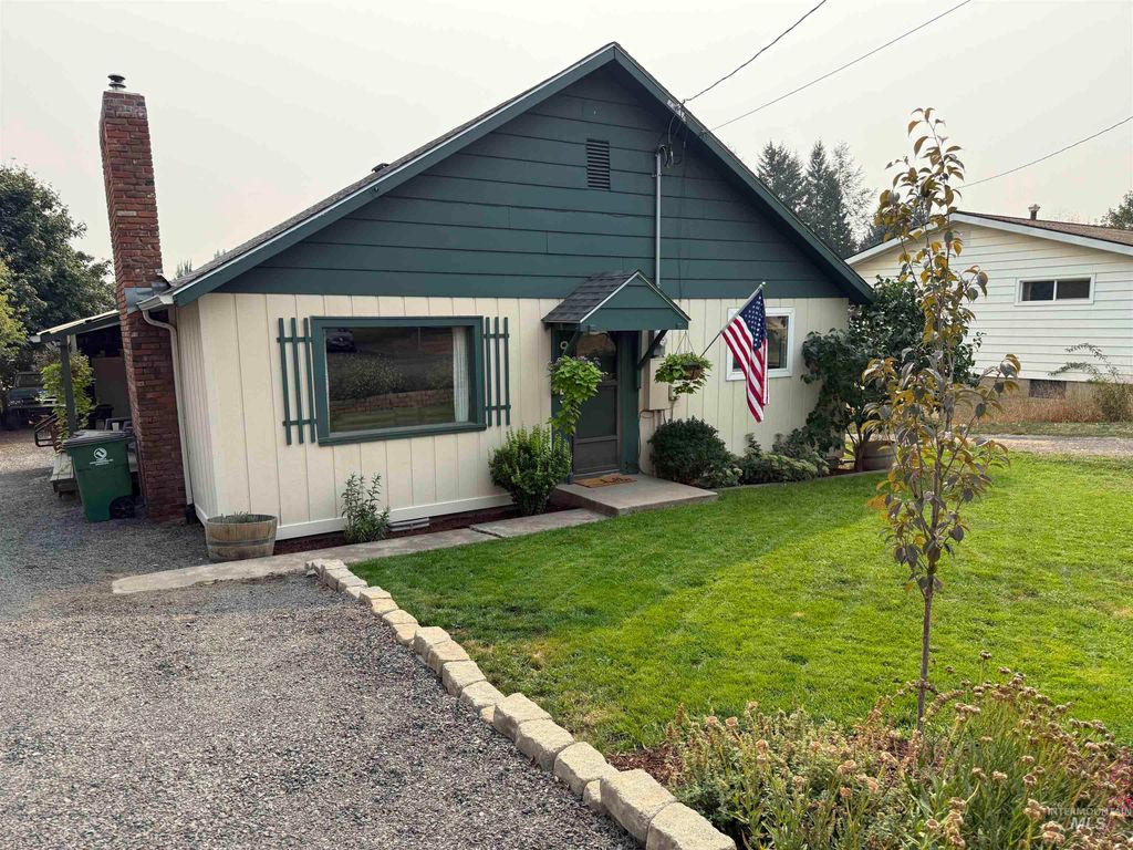Photo of 905 Kenneth St, Moscow, ID 83843 (MLS # 98958587)