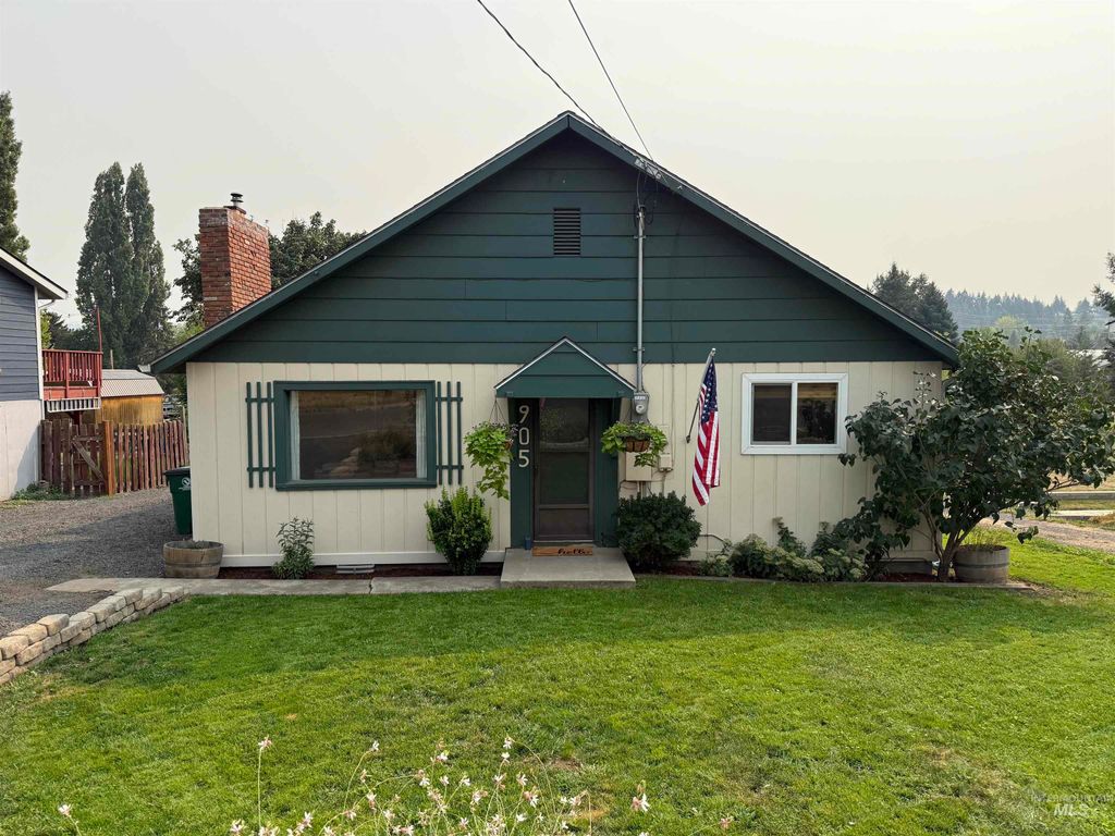 Photo of 905 Kenneth St, Moscow, ID 83843 (MLS # 98958587)