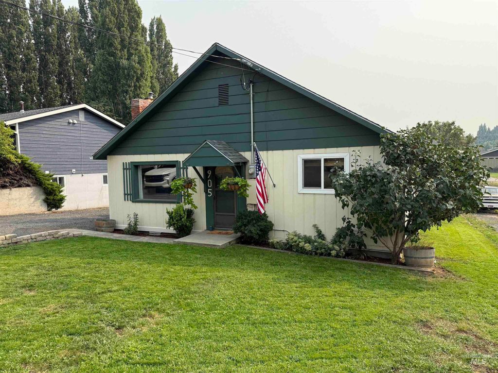 Photo of 905 Kenneth St, Moscow, ID 83843 (MLS # 98958587)
